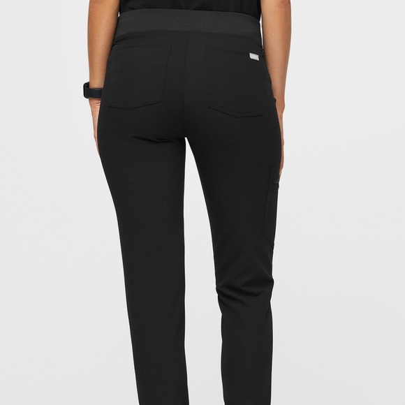 FIGS Black Zamora Joggers - Picture 2 of 5